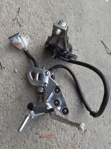 Rear brake pump tank - rear, +