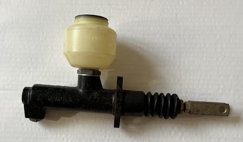 Clutch pump with tank